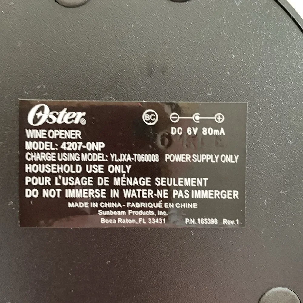 Oster Automatic wine bottle opener! Barely used! Model 4207-0NP.  Black & Silver